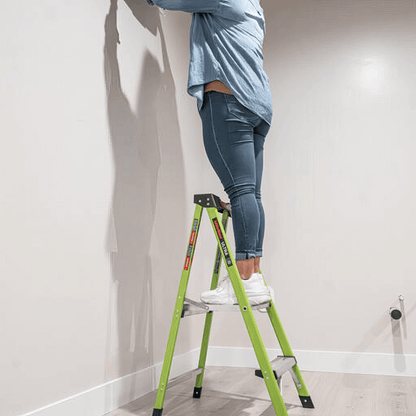 Little Giant MightyLite Fiberglas – Nahaufnahme – erhältlich bei diegrueneleiter.ch ab 345.00 CHF – Stufen: 2 Stufen