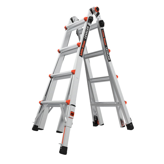 Little Giant Leveler 4x4 Mehrgelenkleiter in A-Stellung, Schrägansicht mit Rädern am Fuss