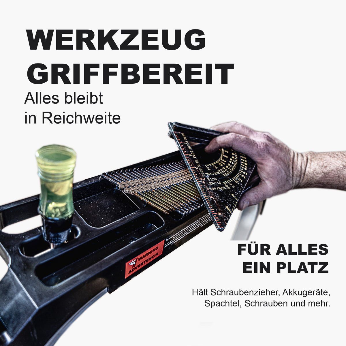 Werkzeugablage im Deckel des Safety Step mit Schrauben und Winkelmesser