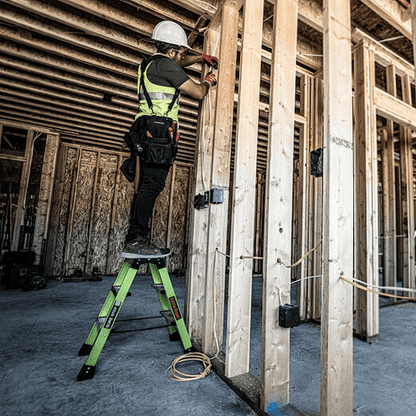 Little Giant Sure Step Fiberglass – Detailbild – erhältlich bei diegrueneleiter.ch ab 343.30 CHF – Stufen: 2X3